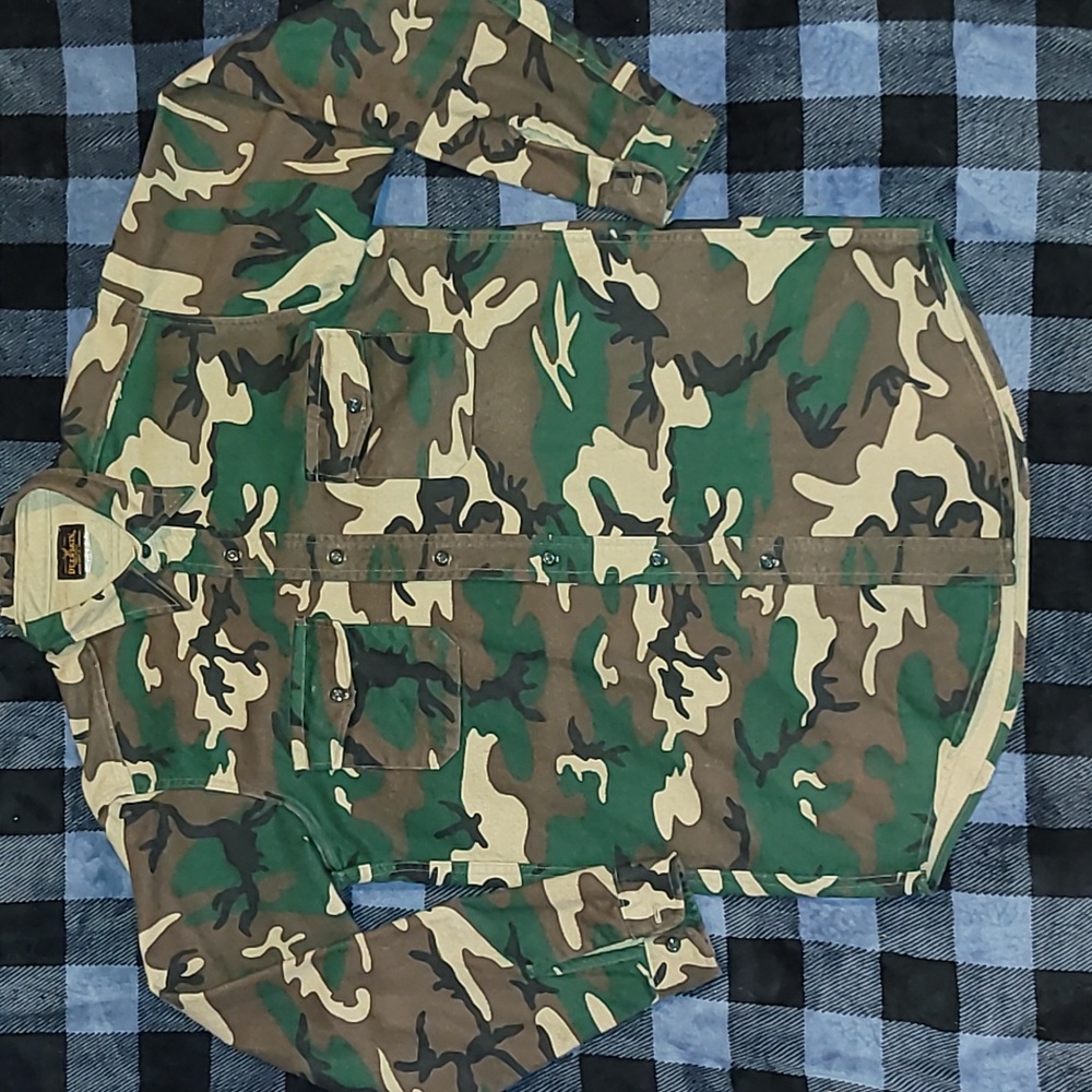 Vintage. Made in USA. DEERSKIN. Very thick heavy cotton camo flannel. Large Tall